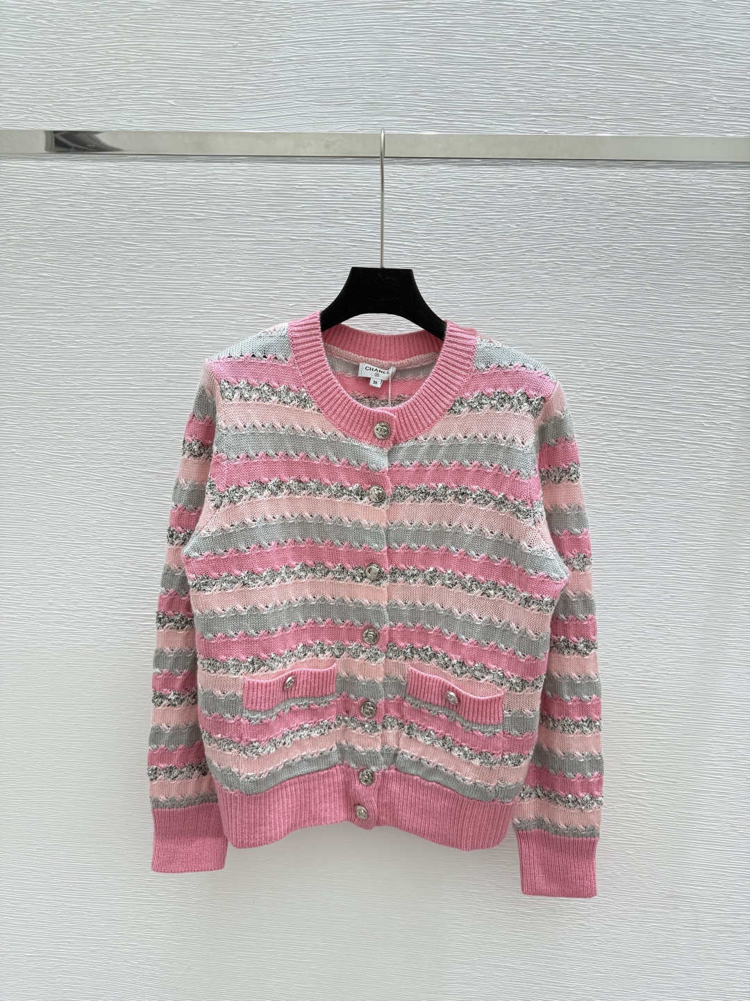 NO:479943,CH Home Early Autumn New Contrast Striped Round Neck Knitted Long Sleeve Cardigan Color Pink Size 36.38.40,,alexander wang19860909CH家 早秋新款 撞色条纹圆领针织长袖开衫 颜色粉色 尺码36.38.40,,alexander wang,Women's clothing