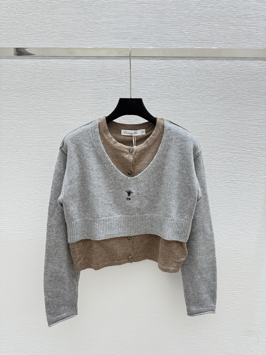 NO:479914,aD Home Early Autumn New Style Color Batch Fake Two-Piece Round Neck Knitted Long Sleeve Color Gray Size 36.38.40, Dior, Alexander Wang19860909aD家 早秋新款 拼色假两件圆领针织长袖 颜色灰色 尺码36.38.40,,dior,alexander wang,Women's clothing