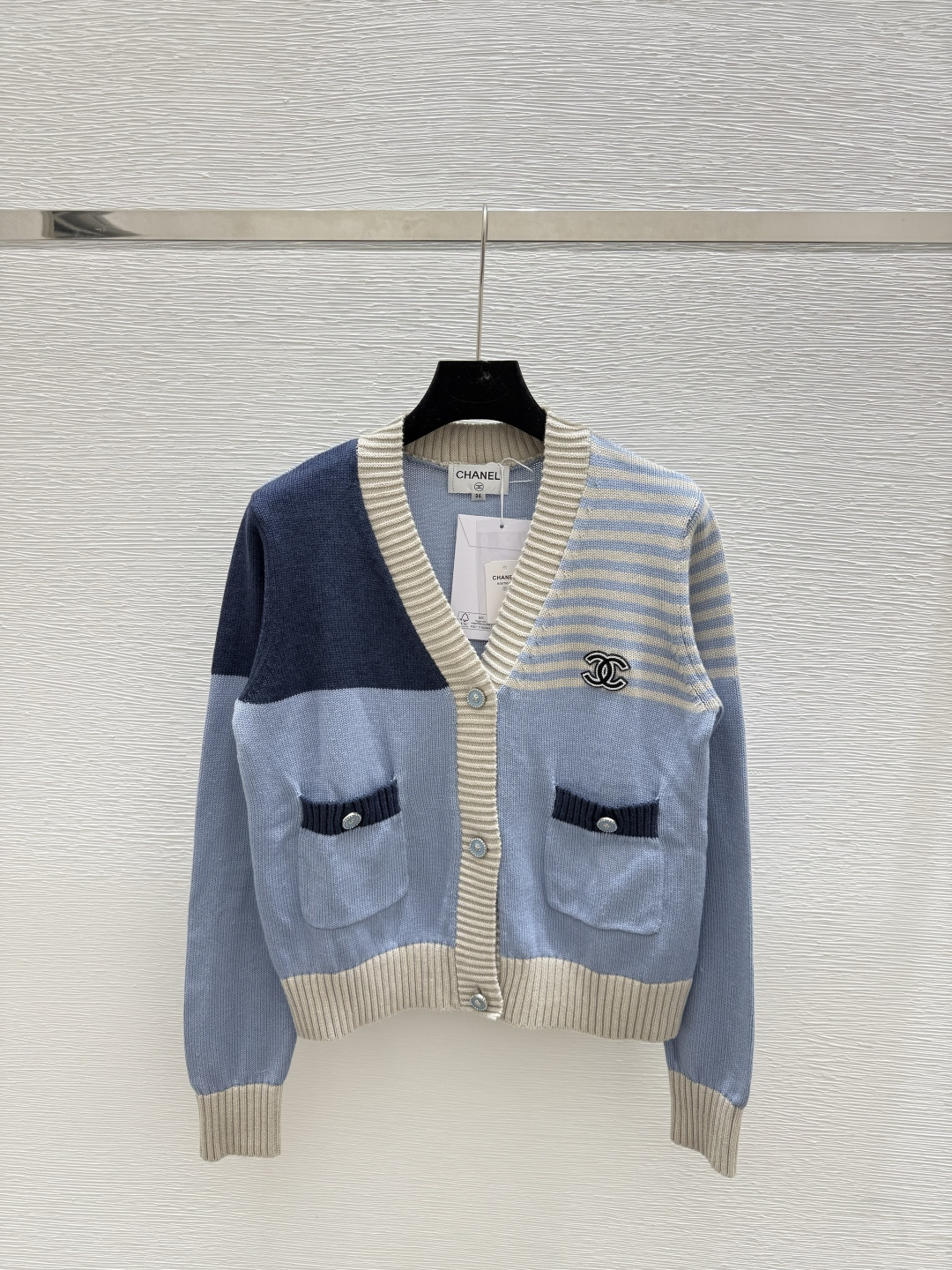 NO:479901,CH Home Early Autumn New Color Block V-neck Knitted Long Sleeve Cardigan Color Blue Size 36.38.40,,alexander wang19860909CH家 早秋新款 拼色V领针织长袖开衫 颜色蓝色 尺码36.38.40,,alexander wang,Women's clothing
