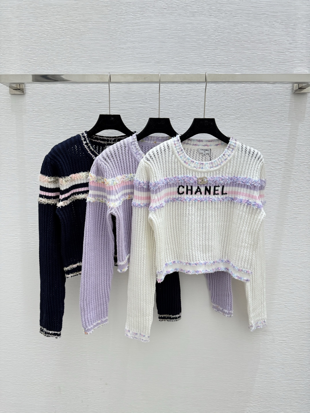 NO:479872,CH Home Early Autumn New Contrasted Letter Jacquard Round Neck Knitted Long Sleeve Color White Purple Royal Blue Size 36.38.40,,alexander wang19860909CH家 早秋新款 撞色字母提花圆领针织长袖 颜色白色 紫色 宝蓝 尺码36.38.40,,alexander wang,Women's clothing