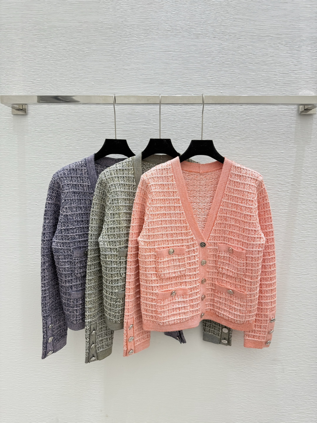 NO:479837,CH Home Early Autumn New Style Solid Color Simple V-neck Knitted Long Sleeve Cardigan Color Pink Green Purple Size 36.38.40,,alexander wang19860909CH家 早秋新款 纯色简约V领针织长袖开衫 颜色粉色 绿色 紫色 尺码36.38.40,,alexander wang,Women's clothing