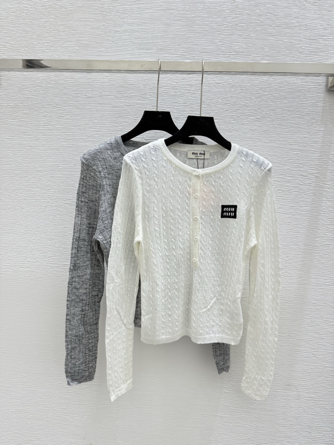 NO:481289,M Home Early Autumn New Style Solid Color Simple Round Neck Knitted Long Sleeve Cardigan Color White Gray Size 36.38.40, Alexander Wang19860909M家 早秋新款 纯色简约圆领针织长袖开衫 颜色白色 灰色 尺码36.38.40,,alexander wang,Women's clothing