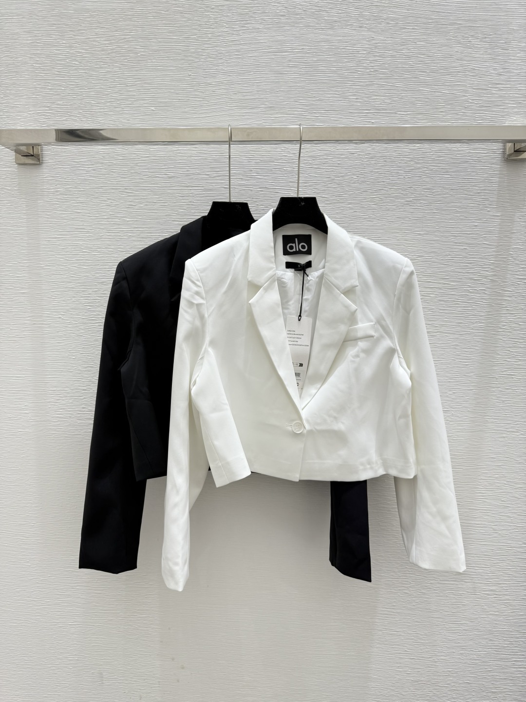 NO:481306,ALO Home Early Autumn New Style Solid Color Simple V-neck Cardigan Color White Black Size 36.38.40, Alexander wang19860909ALO家 早秋新款 纯色简约V领开衫 颜色白色 黑色 尺码36.38.40,,alexander wang,Women's clothing