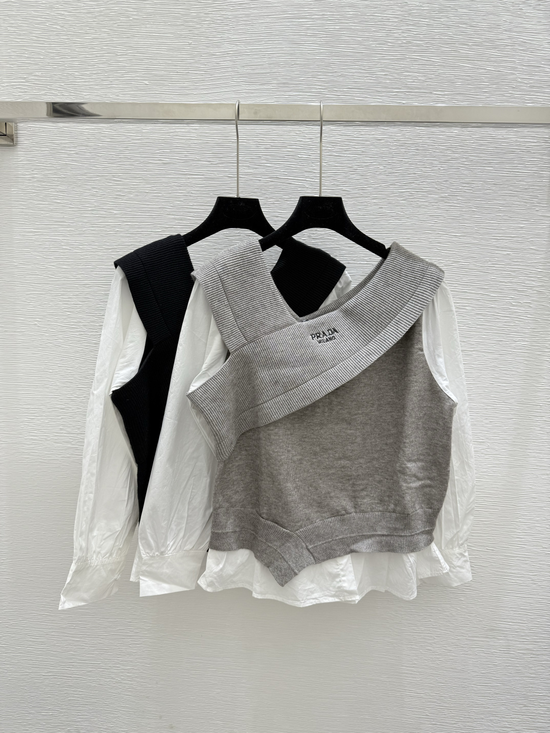 NO:481397,P home, early autumn new style, spliced ​​cross V-neck knitted long sleeves, color gray, black, size 36.38.40,,alexander wang19860909P家 早秋新款 拼接交叉V领针织长袖 颜色灰色 黑色 尺码36.38.40,,alexander wang,Women's clothing