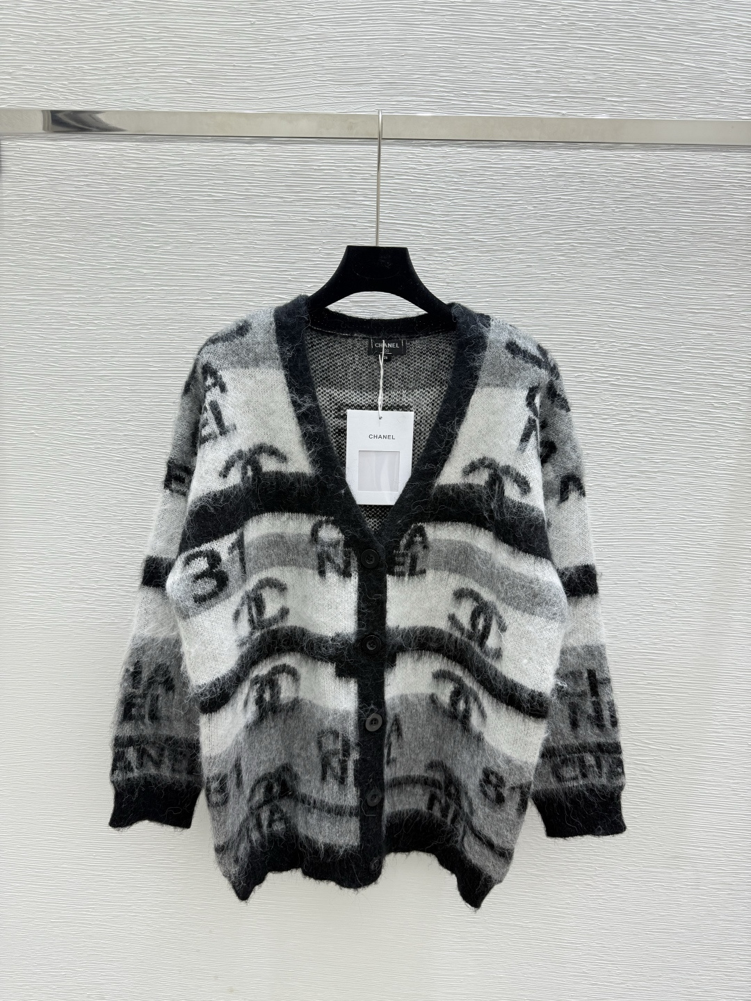 NO:483399,CH Home Early Autumn New Color Block Letter Jacquard V-neck Knitted Long Sleeve Cardigan Color Gray Size 36.38.40,,alexander wang19860909CH家 早秋新款 拼色字母提花V领针织长袖开衫 颜色灰色 尺码36.38.40,,alexander wang,Women's clothing