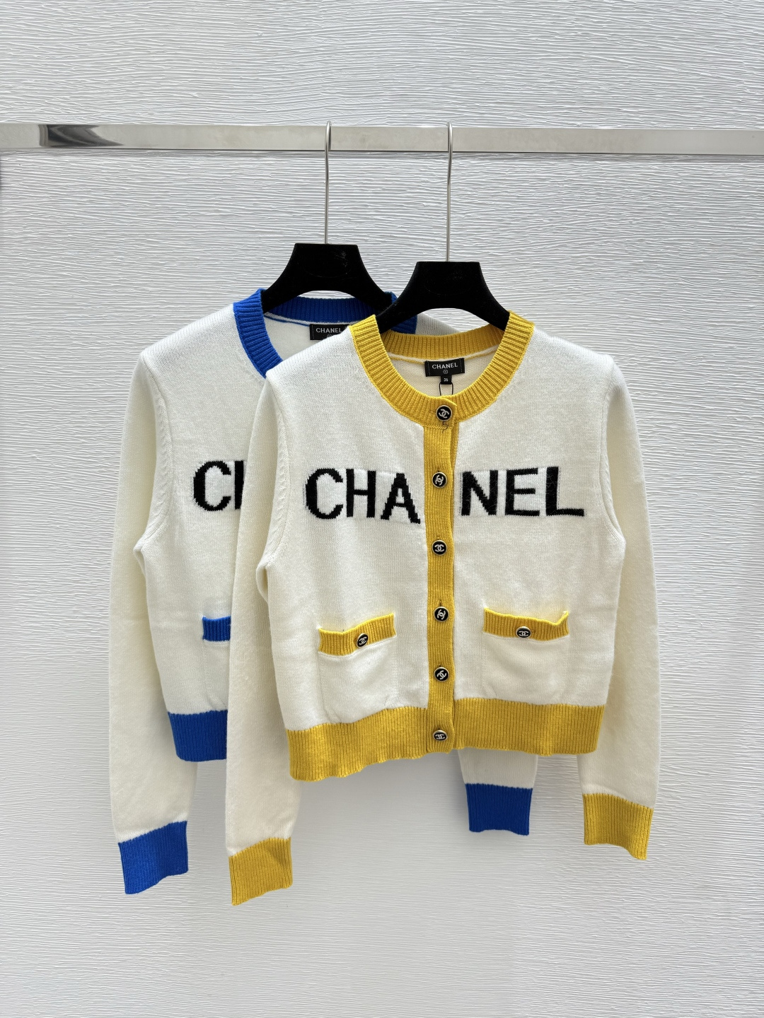 NO:483448,CH Home Early Autumn New Color Block Letter Round Neck Knitted Long Sleeve Cardigan Color Yellow Blue Size 36.38.40,,alexander wang19860909CH家 早秋新款 拼色字母圆领针织长袖开衫 颜色黄色 蓝色 尺码36.38.40,,alexander wang,Women's clothing