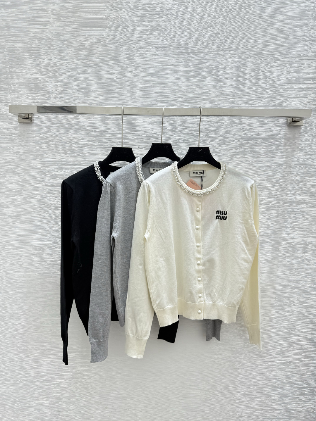 NO:483432,M Home Early Autumn New Style Solid Color Beaded Round Neck Knitted Long Sleeve Cardigan Color White Gray Black Size 36.38.40,,alexander wang19860909M家 早秋新款 纯色钉珠圆领针织长袖开衫 颜色白色 灰色 黑色 尺码36.38.40,,alexander wang,Women's clothing