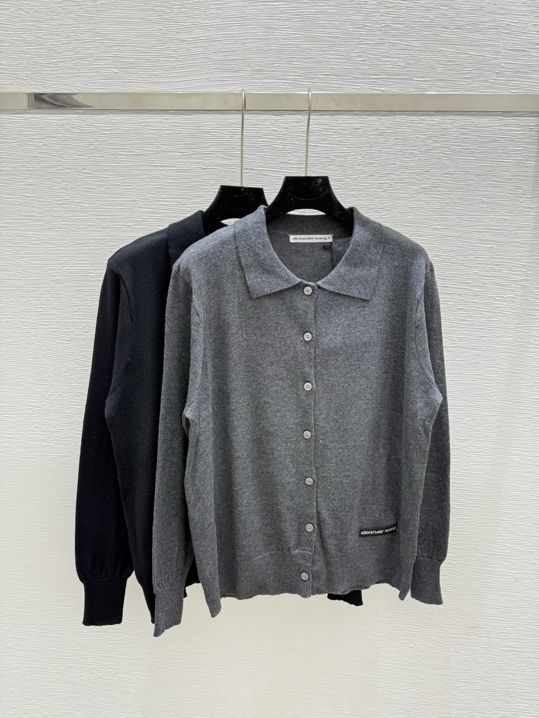 NO:487582,AW Home Early Autumn New Style Solid Color Lapel Knitted Long Sleeve Cardigan Color Gray Black Size 36.38.40,,alexander wang19860909AW家 早秋新款 纯色翻领针织长袖开衫 颜色灰色 黑色 尺码36.38.40,,alexander wang,Women's clothing