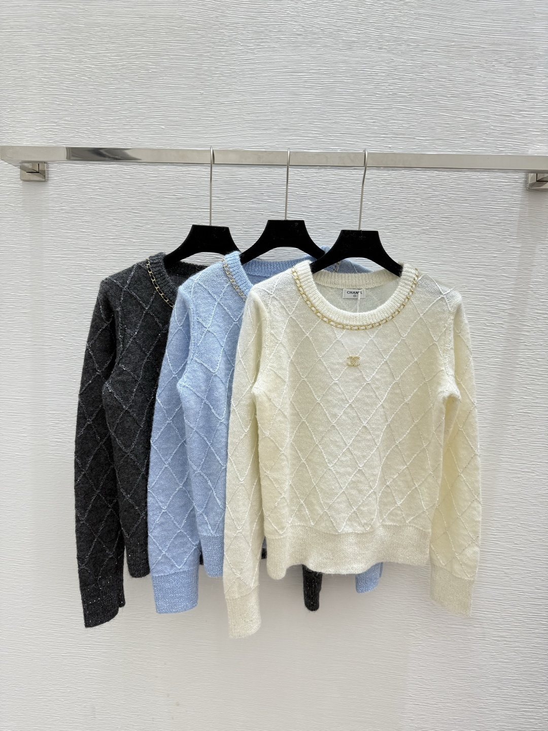 NO:487546,CH Home Early Autumn New Style Diamond Chain Round Neck Knitted Long Sleeve Color White Blue Black Size 36.38.40,,alexander wang19860909CH家 早秋新款 菱格链条圆领针织长袖 颜色白色 蓝色 黑色 尺码36.38.40,,alexander wang,Women's clothing