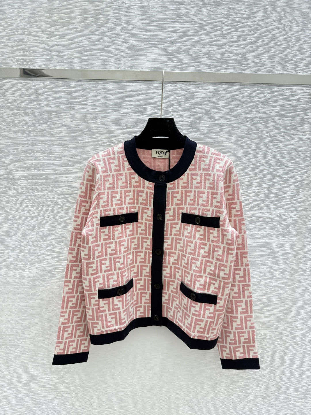 NO:487517,F Home Early Autumn New Style Old Flower Letter Round Neck Knitted Long Sleeve Cardigan Color Red Size 36.38.40, Fendi, Alexander Wang19860909F家 早秋新款 老花字母圆领针织长袖开衫 颜色红色 尺码36.38.40,,fendi,alexander wang,Women's clothing