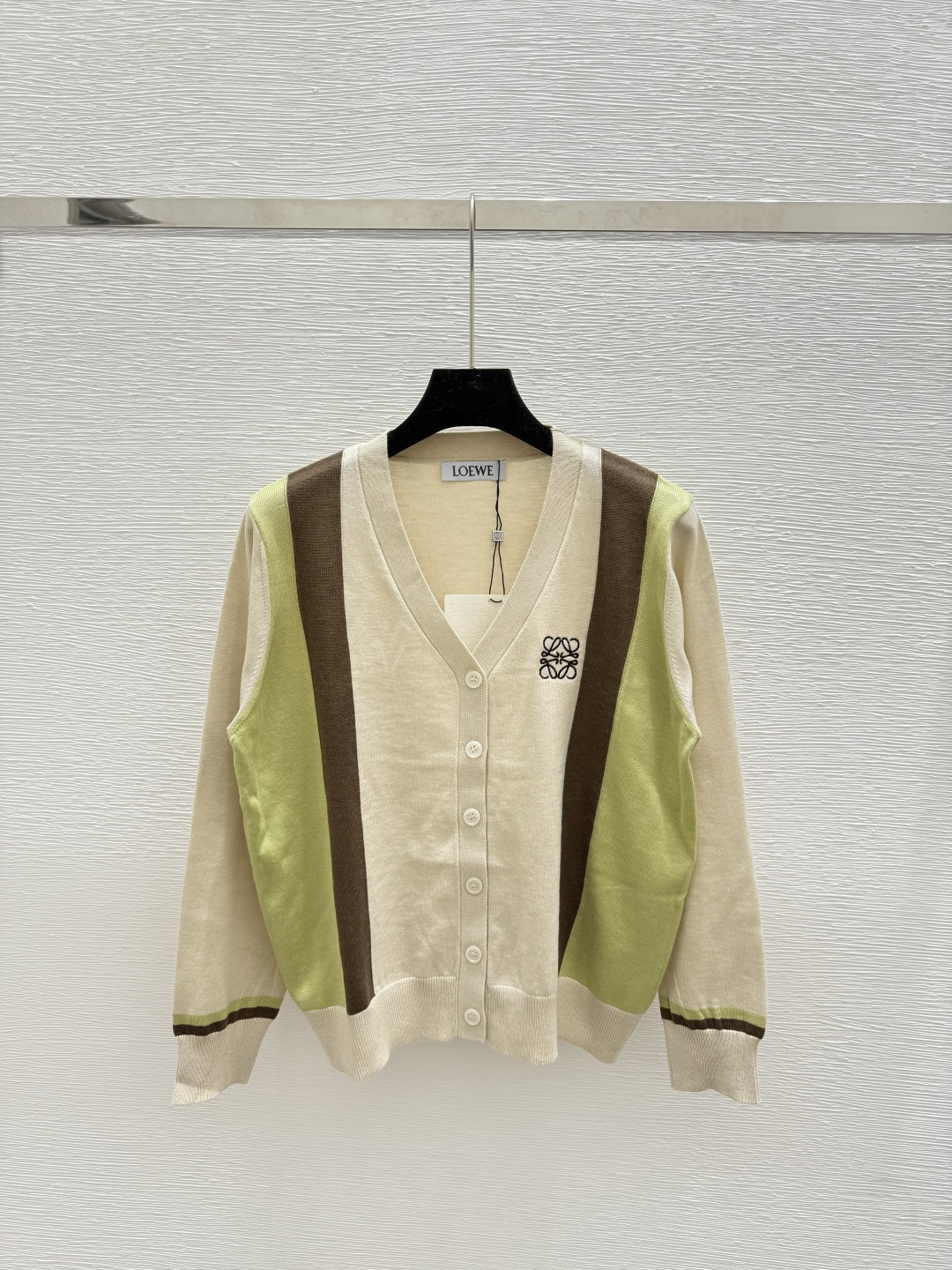 NO:487494,LO Home Early Autumn New Color Block V-neck Knitted Long Sleeve Cardigan Color Oat Size 36.38.40, Alexander wang19860909LO家 早秋新款 拼色V领针织长袖开衫 颜色燕麦 尺码36.38.40,,alexander wang,Women's clothing