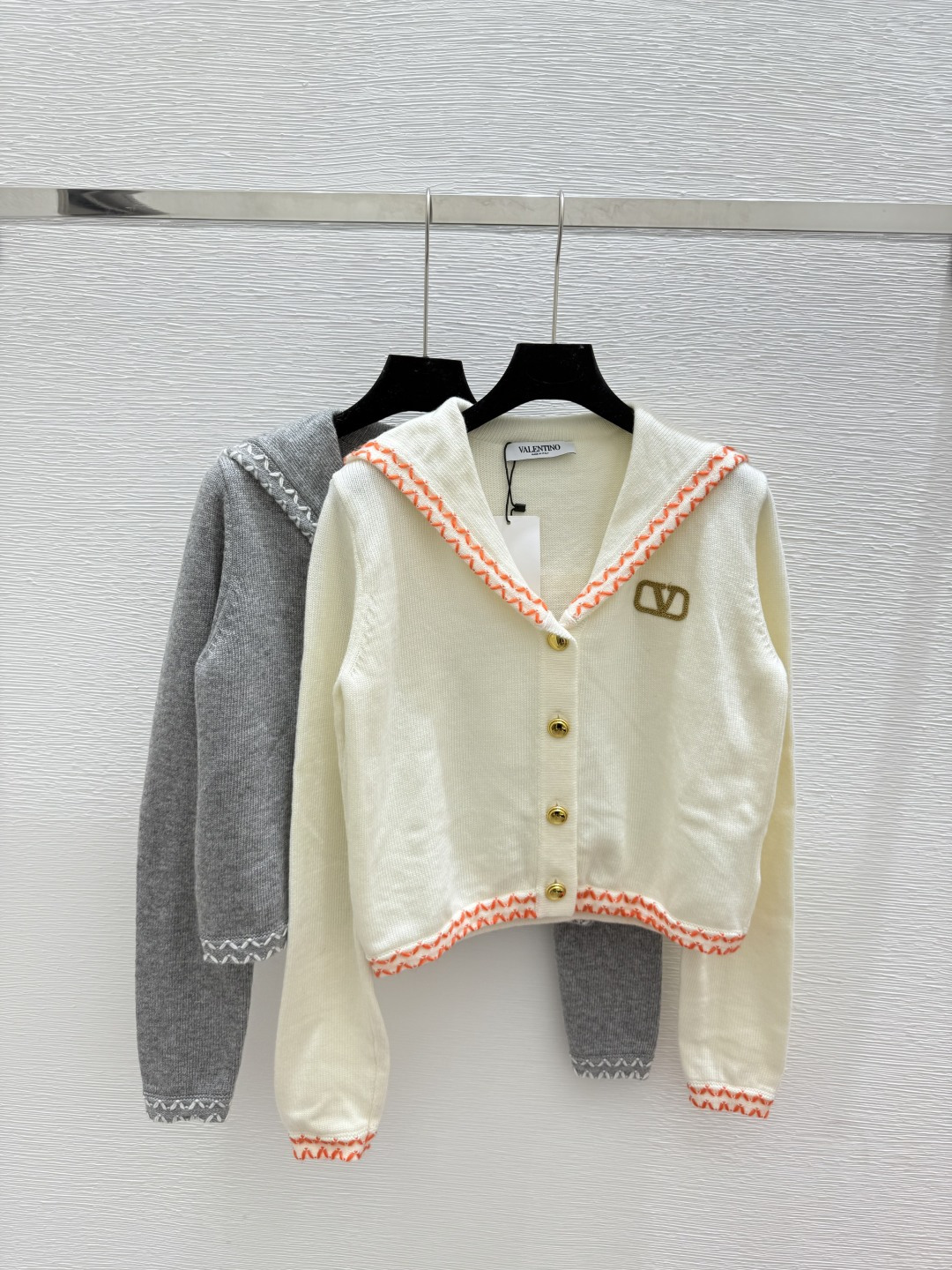 NO:489055,VA Home Early Autumn New Color Block Navy Collar Knitted Long Sleeve Cardigan Color White Gray Size 36.38.40,,alexander wang19860909VA家 早秋新款 拼色海军领针织长袖开衫 颜色白色 灰色 尺码36.38.40,,alexander wang,Women's clothing