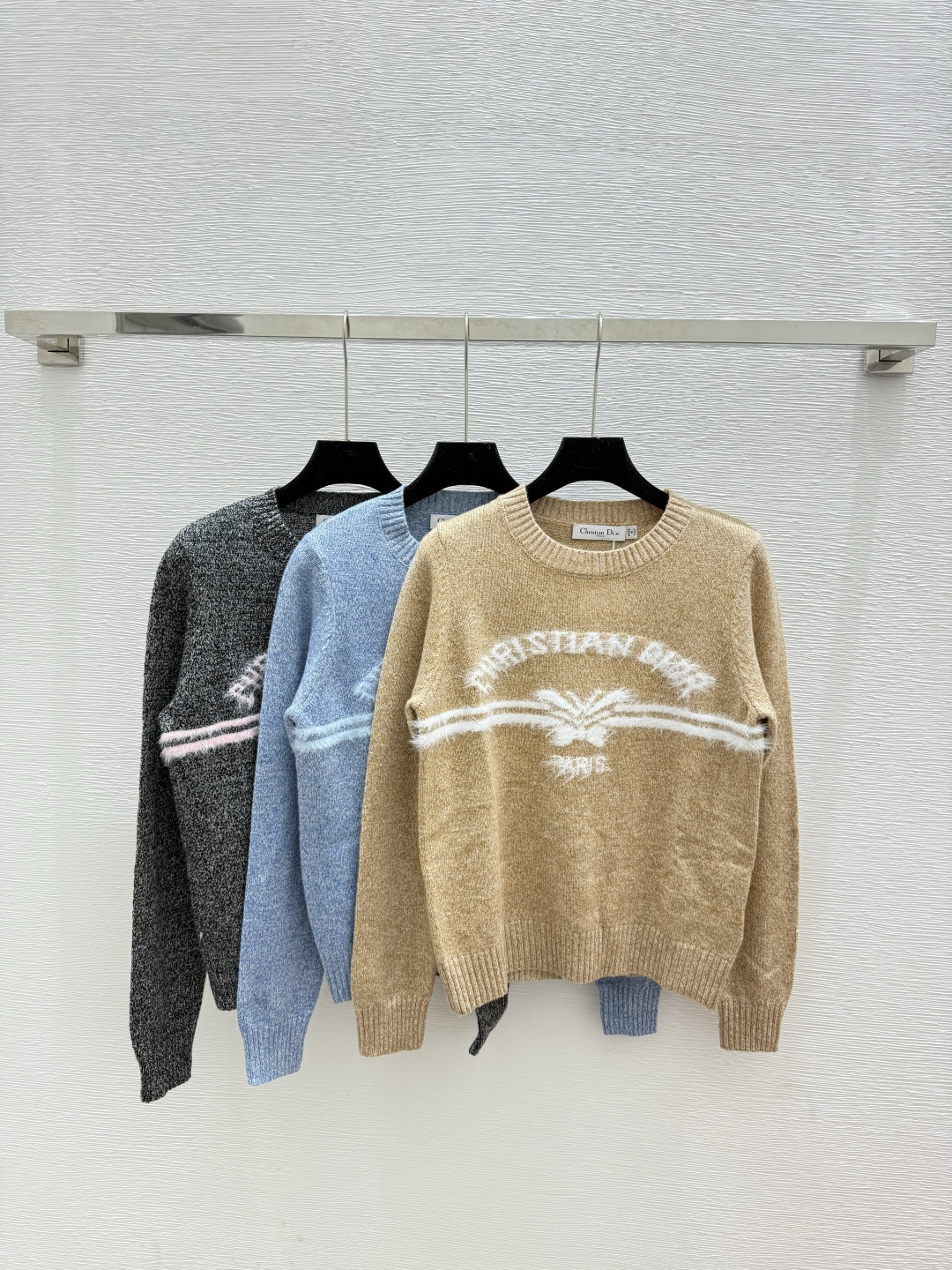 NO:489049,D Home Early Autumn New Style Butterfly Letter Jacquard Round Neck Knitted Long Sleeve Color Khaki Blue Size 36.38.40, Dior, Alexander wang19860909D家 早秋新款 蝴蝶字母提花圆领针织长袖 颜色卡其 蓝色 尺码36.38.40,,dior,alexander wang,Women's clothing