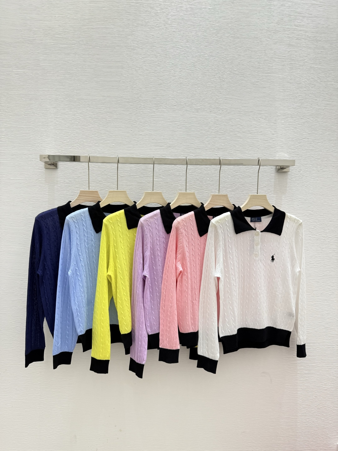NO:489015,PO Home Early Autumn New Style Color Block Lapel Knitted Long Sleeve Color White Pink Purple Yellow Blue Royal Blue Size 36.38.40,,alexander wang19860909PO家 早秋新款 拼色翻领针织长袖 颜色白色 粉色 紫色 黄色 蓝色 宝蓝 尺码36.38.40,,alexander wang,Women's clothing