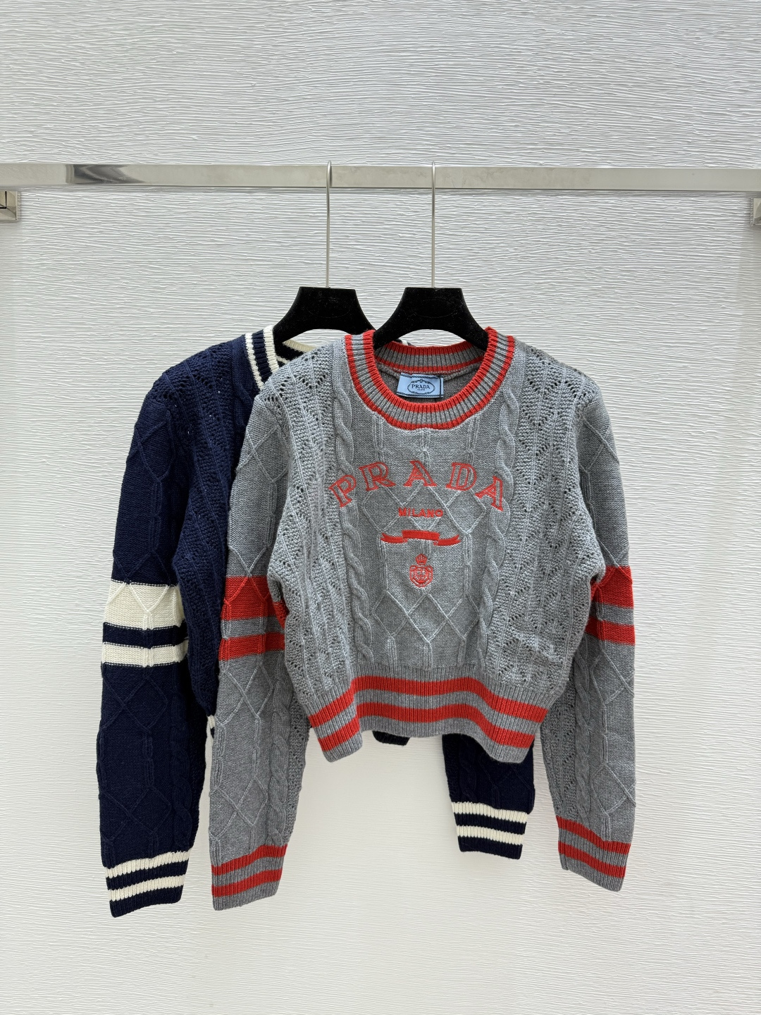 NO:489011,P home, early autumn new style, striped letters round neck knitted long sleeves, color gray, royal blue, size 36.38.40,,alexander wang19860909P家 早秋新款 条纹字母圆领针织长袖 颜色灰色 宝蓝 尺码36.38.40,,alexander wang,Women's clothing