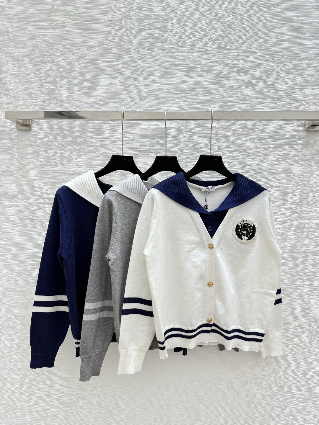 NO:492438,CH Home Early Autumn New Color Block Navy Collar Knitted Long Sleeve Cardigan Color White Gray Royal Blue Size 36.38.40,,alexander wang19860909CH家 早秋新款 拼色海军领针织长袖开衫 颜色白色 灰色 宝蓝 尺码36.38.40,,alexander wang,Women's clothing
