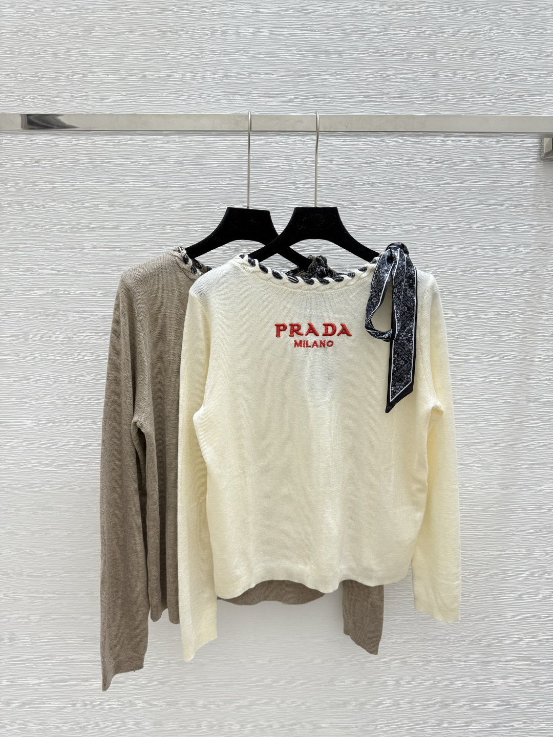 NO:492342,P home, early autumn new style, letter drawstring knitted long sleeves, color white, coffee, size 36.38.40,,alexander wang19860909P家 早秋新款 字母抽绳针织长袖 颜色白色 咖啡 尺码36.38.40,,alexander wang,Women's clothing