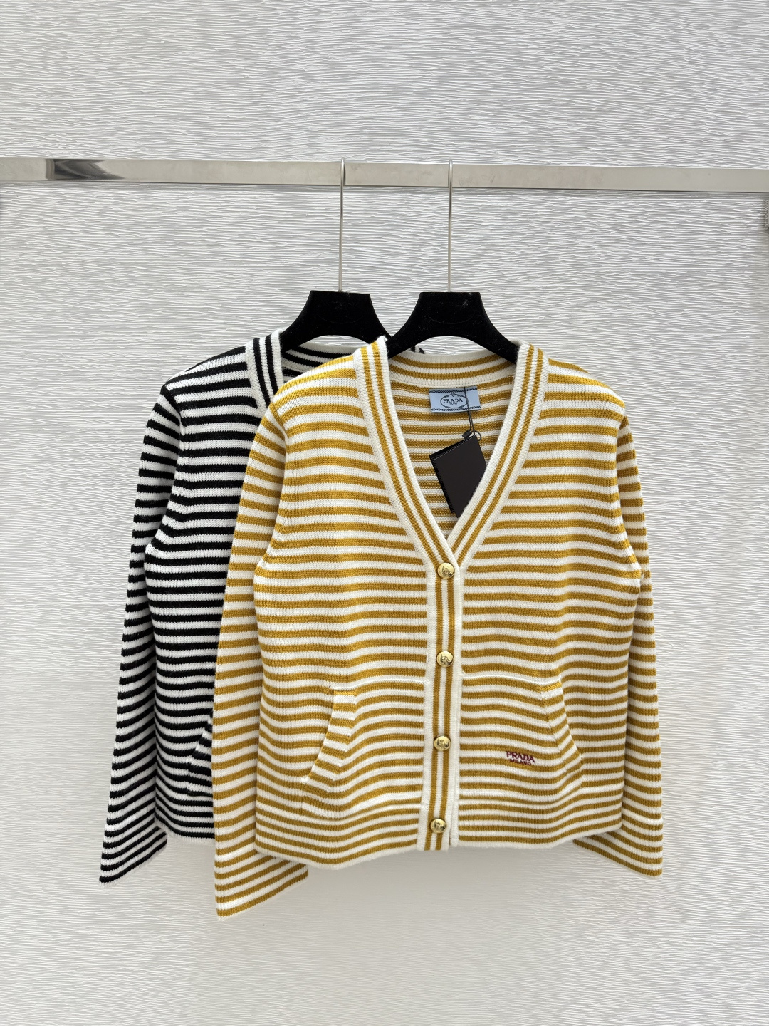 NO:492379,P home early autumn new style contrast striped V-neck knitted long-sleeved cardigan color yellow black size 36.38.40, alexander wang19860909P家 早秋新款 撞色条纹V领针织长袖开衫 颜色黄色 黑色 尺码36.38.40,,alexander wang,Women's clothing
