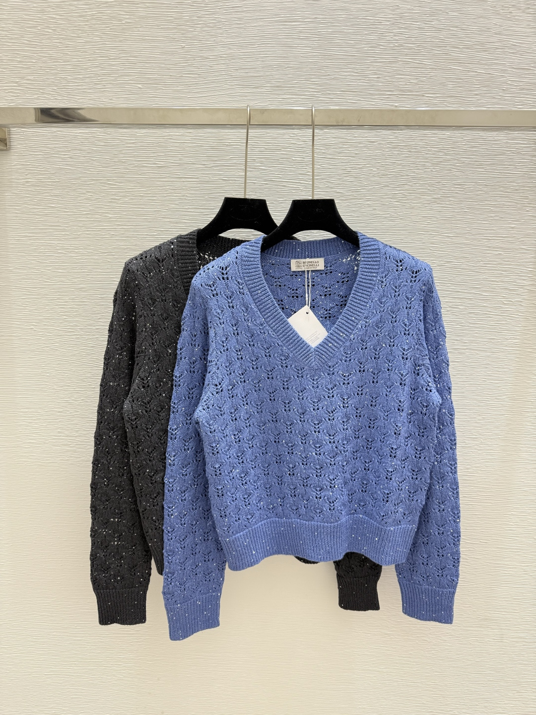 NO:492365,BC Home Early Autumn New Style Beaded Hollow V-neck Knitted Long Sleeve Color Blue Gray Size 36.38.40, Chanel, Alexander Wang19860909BC家 早秋新款 珠片镂空V领针织长袖 颜色蓝色 灰色 尺码36.38.40,,chanel,alexander wang,Women's clothing