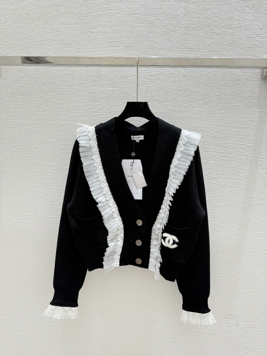 NO:492333,CH Home Early Autumn New Lace V-neck Knitted Long Sleeve Cardigan Color Black Size 36.38.40, Alexander wang19860909CH家 早秋新款 蕾丝花边V领针织长袖开衫 颜色黑色 尺码36.38.40,,alexander wang,Women's clothing