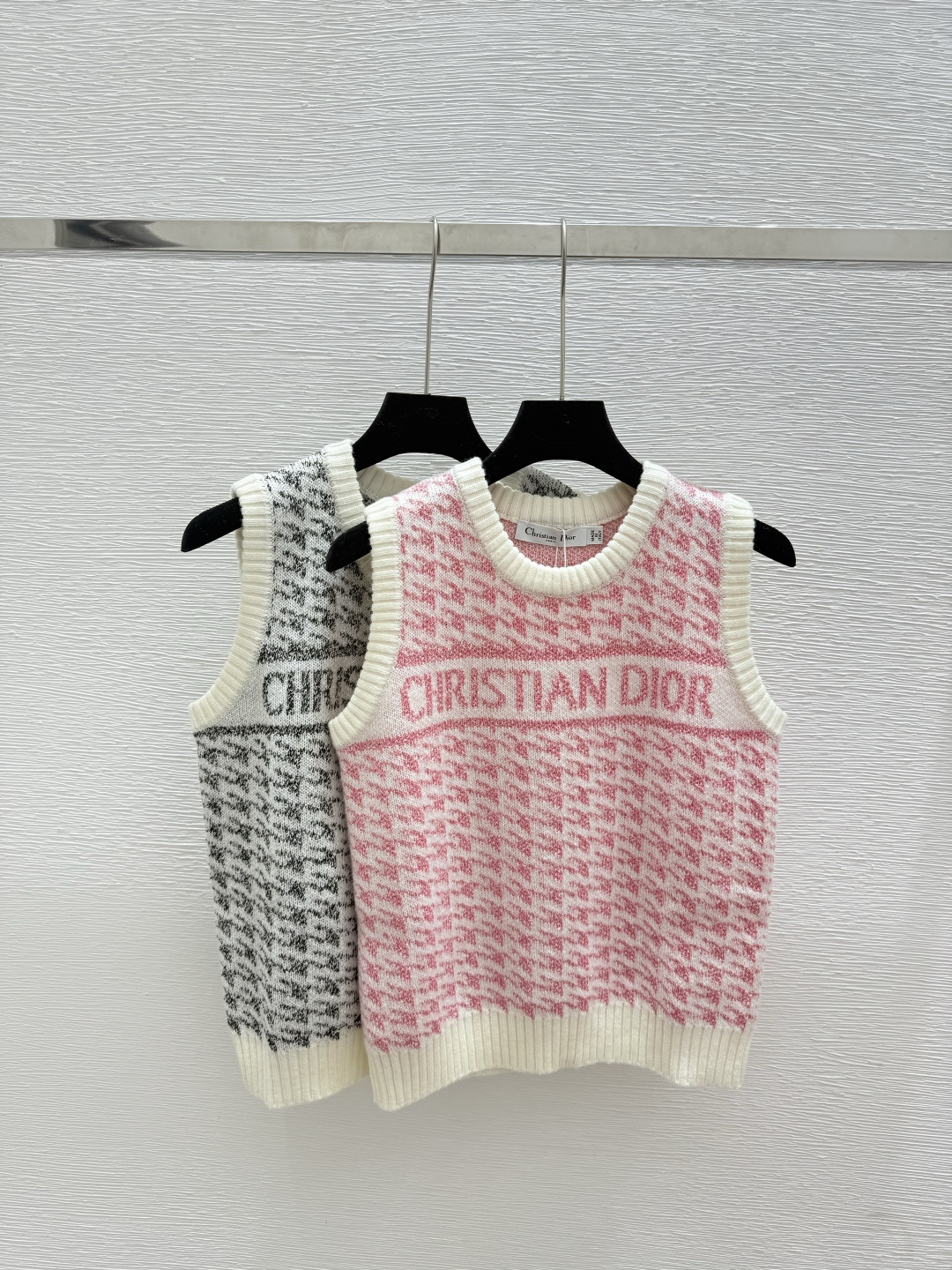 NO:492554,P,D Home Summer New Style Contrast Letter Round Neck Knitted Vest Color Pink Black Size 36.38.40, Dior, Alexander wang19860909P,D家 夏季新款 撞色字母圆领针织背心 颜色粉色 黑色 尺码36.38.40,,dior,alexander wang,Women's clothing