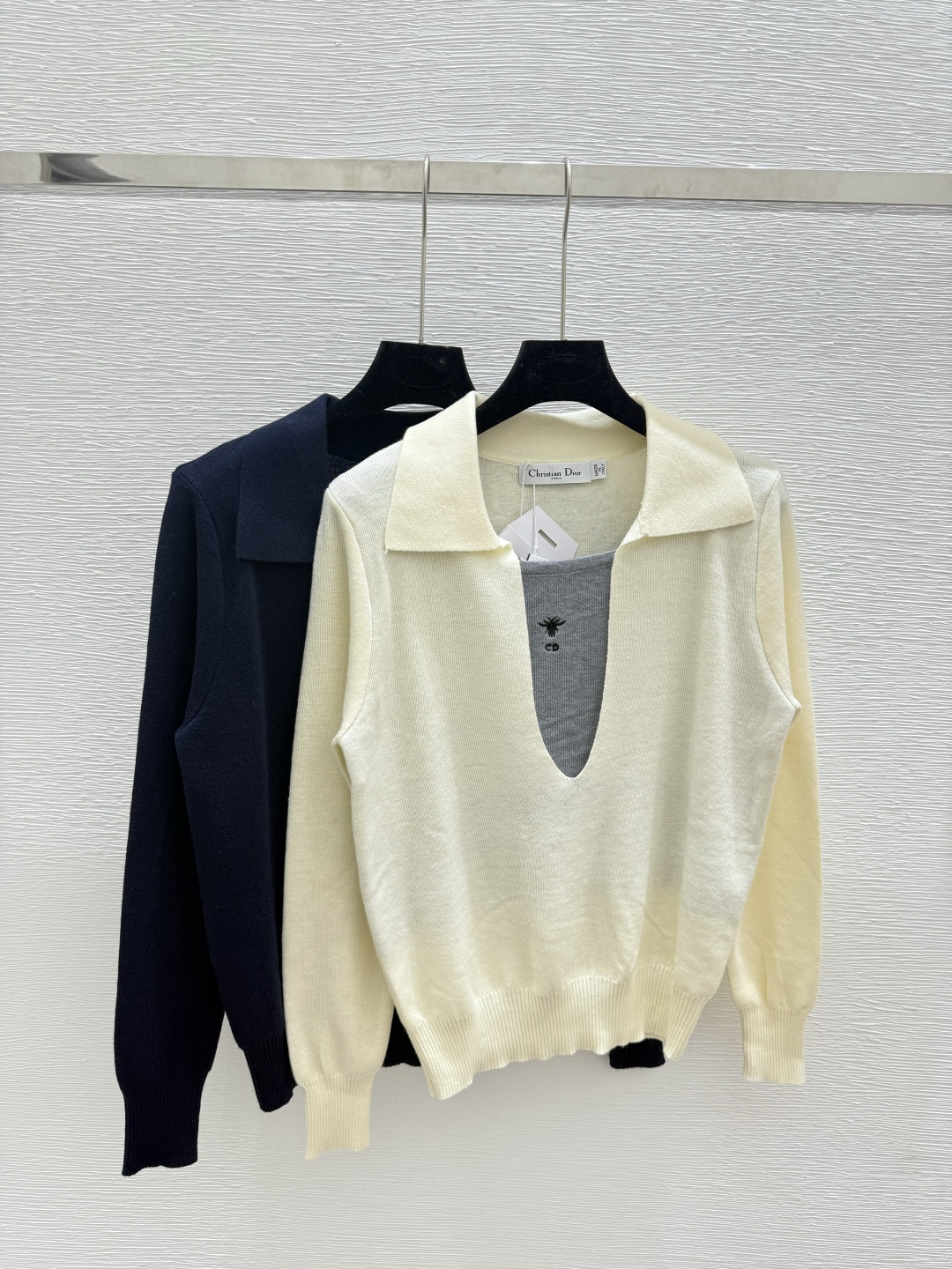 NO:492527,D Home Early Autumn New Lapel Fake Two-Piece Knitted Long Sleeve Color White Royal Blue Size 36.38.40, Dior, Alexander Wang19860909D家 早秋新款 翻领假两件针织长袖 颜色白色 宝蓝 尺码36.38.40,,dior,alexander wang,Women's clothing