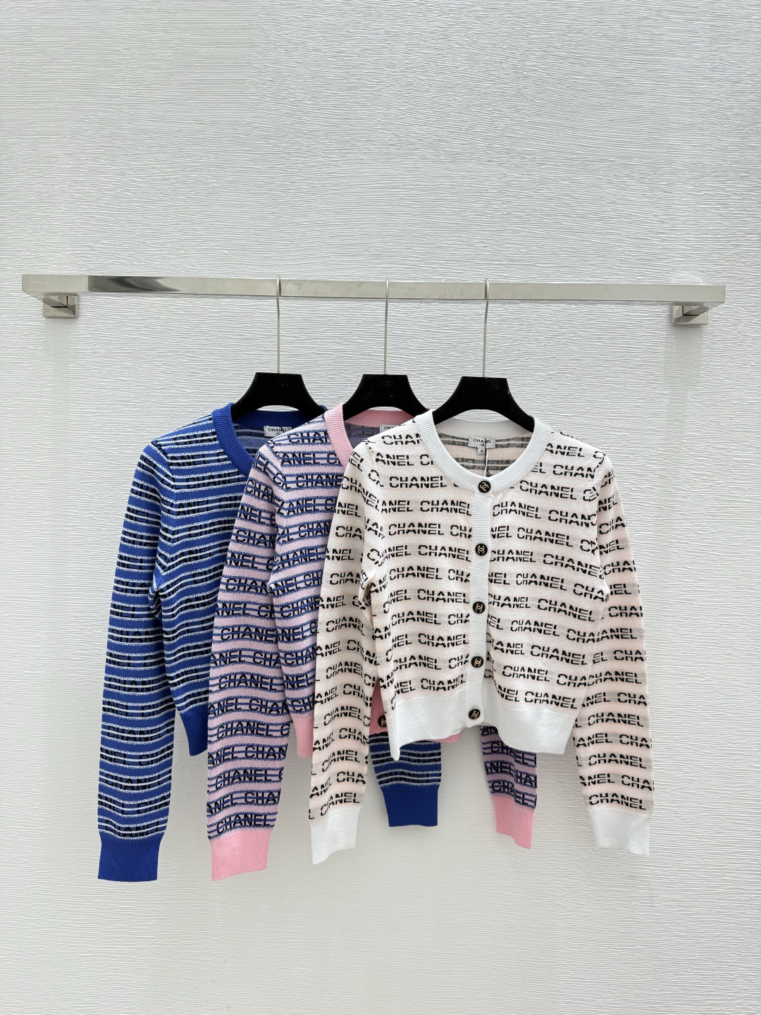 NO:492494,CH Home Early Autumn New Style Letter Striped Round Neck Knitted Long Sleeve Cardigan Color White Pink Blue Size 36.38.40,,alexander wang19860909CH家 早秋新款 字母条纹圆领针织长袖开衫 颜色白色 粉色 蓝色 尺码36.38.40,,alexander wang,Women's clothing
