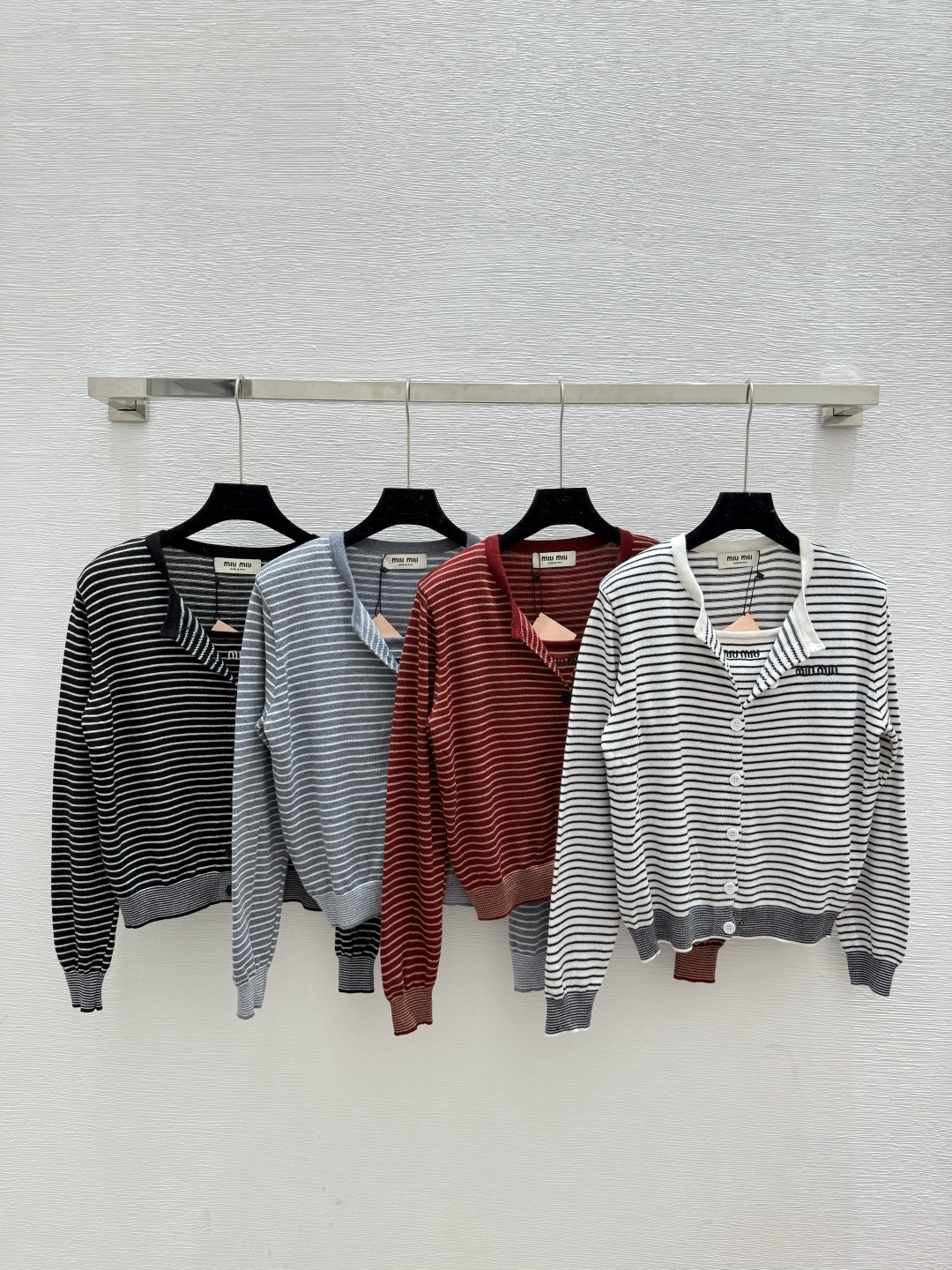 NO:492487,M Home Early Autumn New Contrast Stripe Knitted Two-Piece Set Color White Gray Red Black Size 36.38.40,,alexander wang19860909M家 早秋新款 撞色条纹针织两件套 颜色白色 灰色 红色 黑色 尺码36.38.40,,alexander wang,Women's clothing