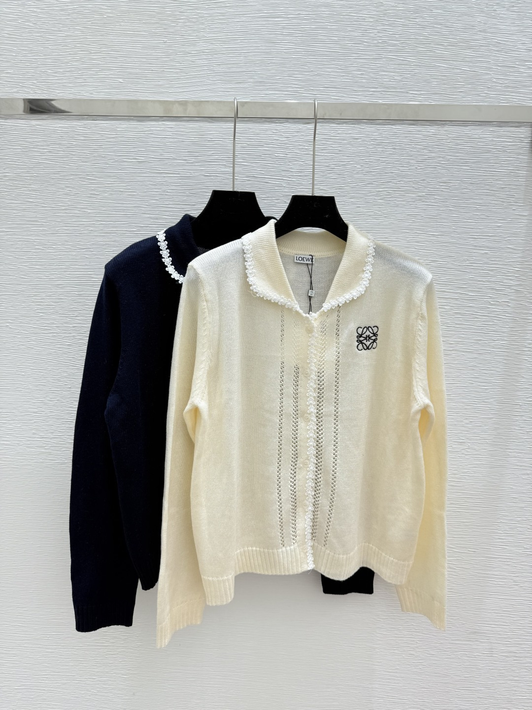 NO:494318,LO Home Early Autumn New Style Lace Lapel Hollow Knitted Long Sleeve Cardigan Color White Royal Blue Size 36.38.40, Alexander Wang19860909LO家 早秋新款 花边翻领镂空针织长袖开衫 颜色白色 宝蓝 尺码36.38.40,,alexander wang,Women's clothing