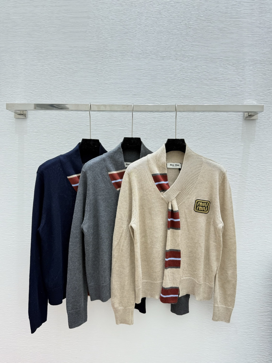 NO:495685,M Home Early Autumn New Scarf Collar Knitted Long Sleeve Color Oats Gray Royal Blue Size 36.38.40,,alexander wang19860909M家 早秋新款 围巾领针织长袖 颜色燕麦 灰色 宝蓝 尺码36.38.40,,alexander wang,Women's clothing