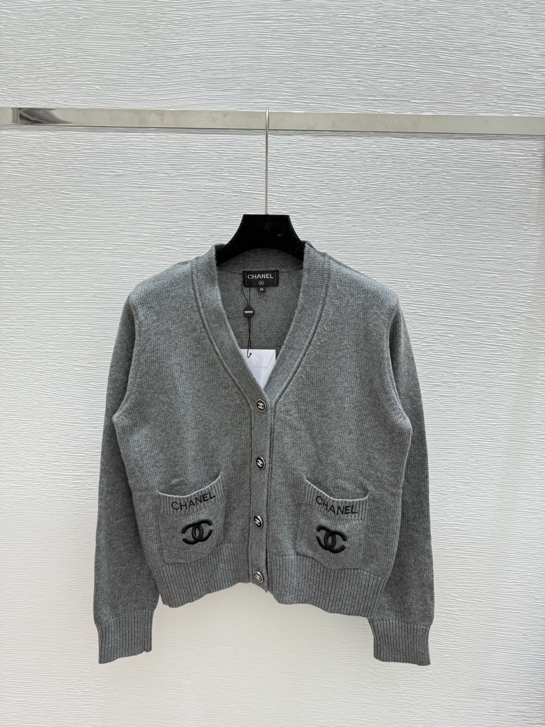 NO:518073,CH Home Early Autumn New Style Solid Color Simple V-neck Knitted Long Sleeve Cardigan Color Gray Size 36.38.40, Alexander wang19860909CH家 早秋新款 纯色简约V领针织长袖开衫 颜色灰色 尺码36.38.40,,alexander wang,Women's clothing
