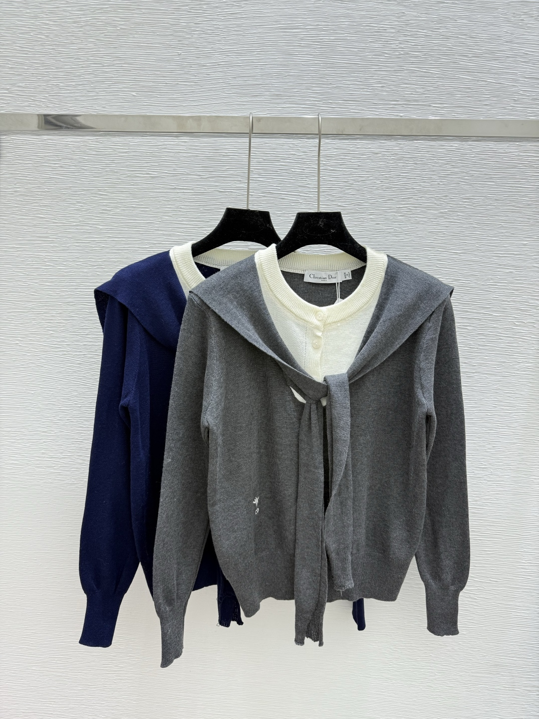 NO:495676,D Home Early Autumn New Color Batch Fake Two-Piece Shawls Knitted Long Sleeve Cardigan Color Gray Royal Blue Size 36.38.40, Dior, Shawls, Alexander Wang19860909D家 早秋新款 拼色假两件披肩针织长袖开衫 颜色灰色 宝蓝 尺码36.38.40,,dior,shawls,alexander wang,Women's clothing