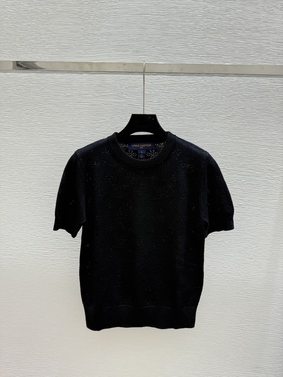 NO:495659,L Home Summer New Style Letter Hollow Round Neck Knitted Short Sleeve Color Black Size 36.38.40,,louis vuitton,T-shirt,alexander wang19860909L家 夏季新款 字母镂空圆领针织短袖 颜色黑色 尺码36.38.40,,louis vuitton,T-shirt,alexander wang,Women's clothing