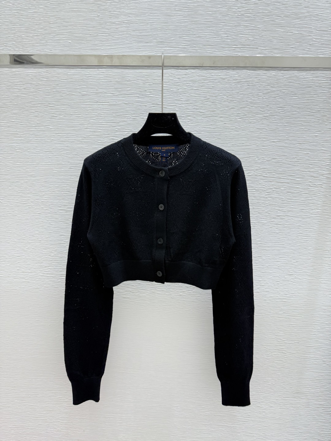 NO:495720,L Home Early Autumn New Style Letter Hollow Round Neck Knitted Long Sleeve Cardigan Color Black Size 36.38.40,,louis vuitton,alexander wang19860909L家 早秋新款 字母镂空圆领针织长袖开衫 颜色黑色 尺码36.38.40,,louis vuitton,alexander wang,Women's clothing