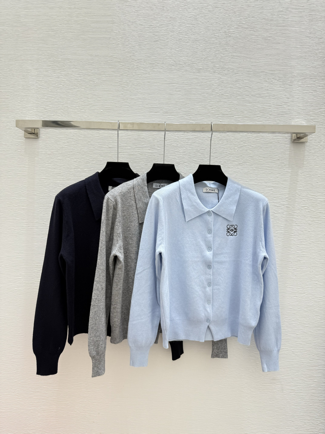 NO:497332,LO Home Early Autumn New Style Solid Color Lapel Knitted Long Sleeve Cardigan Color Blue Gray Royal Blue Size 36.38.40,,alexander wang19860909LO家 早秋新款 纯色翻领针织长袖开衫 颜色蓝色 灰色 宝蓝 尺码36.38.40,,alexander wang,Women's clothing