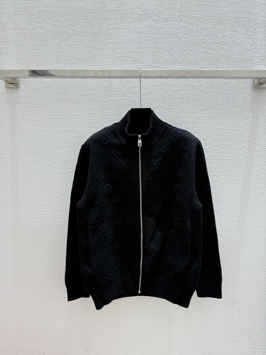 NO:497328,L Home Early Autumn New Style Solid Color Simple Turtle Neck Knitted Long Sleeve Cardigan Color Black Size 36.38.40, Louis vuitton,alexander wang19860909L家 早秋新款 纯色简约高领针织长袖开衫 颜色黑色 尺码36.38.40,,louis vuitton,alexander wang,Women's clothing