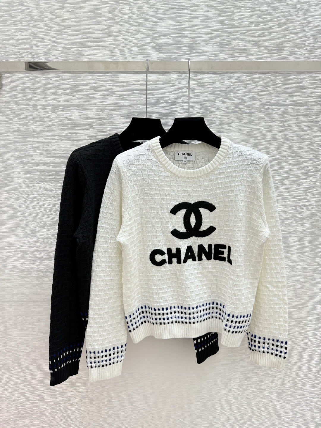 NO:497323,CH Home Early Autumn New Contrast Letter Round Neck Knitted Long Sleeve Color White Black Size 36.38.40,,alexander wang19860909CH家 早秋新款 撞色字母圆领针织长袖 颜色白色 黑色 尺码36.38.40,,alexander wang,Women's clothing