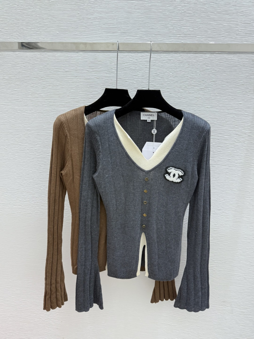 NO:497342,CH Home Early Autumn New Style Color Block V-neck Knitted Long Sleeve Color Gray Coffee Size 36.38.40, Alexander wang19860909CH家 早秋新款 拼色V领针织长袖 颜色灰色 咖啡 尺码36.38.40,,alexander wang,Women's clothing