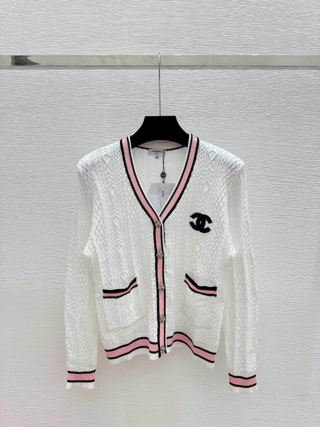 NO:497336,CH Home Early Autumn New Contrast V-neck Knitted Long Sleeve Cardigan Color White Size 36.38.40, Alexander wang19860909CH家 早秋新款 撞色V领针织长袖开衫 颜色白色 尺码36.38.40,,alexander wang,Women's clothing