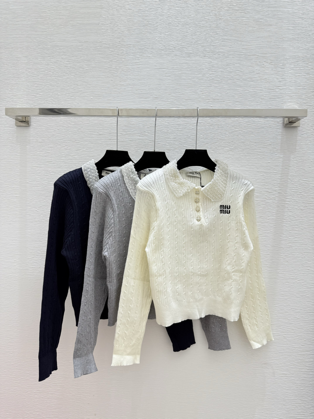 NO:497330,M Home Early Autumn New Style Beaded Lapel Knitted Long Sleeve Color White Gray Royal Blue Size 36.38.40, Alexander Wang19860909M家 早秋新款 钉珠翻领针织长袖 颜色白色 灰色 宝蓝 尺码36.38.40,,alexander wang,Women's clothing