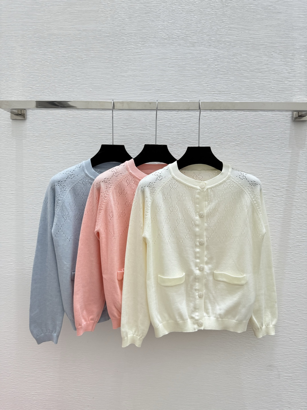 NO:499036,G Home Early Autumn New Style Solid Color Hollow Round Neck Knitted Long Sleeve Cardigan Color White Pink Blue Size 36.38.40, gucci,alexander wang19860909G家 早秋新款 纯色镂空圆领针织长袖开衫 颜色白色 粉色 蓝色 尺码36.38.40,,gucci,alexander wang,Women's clothing