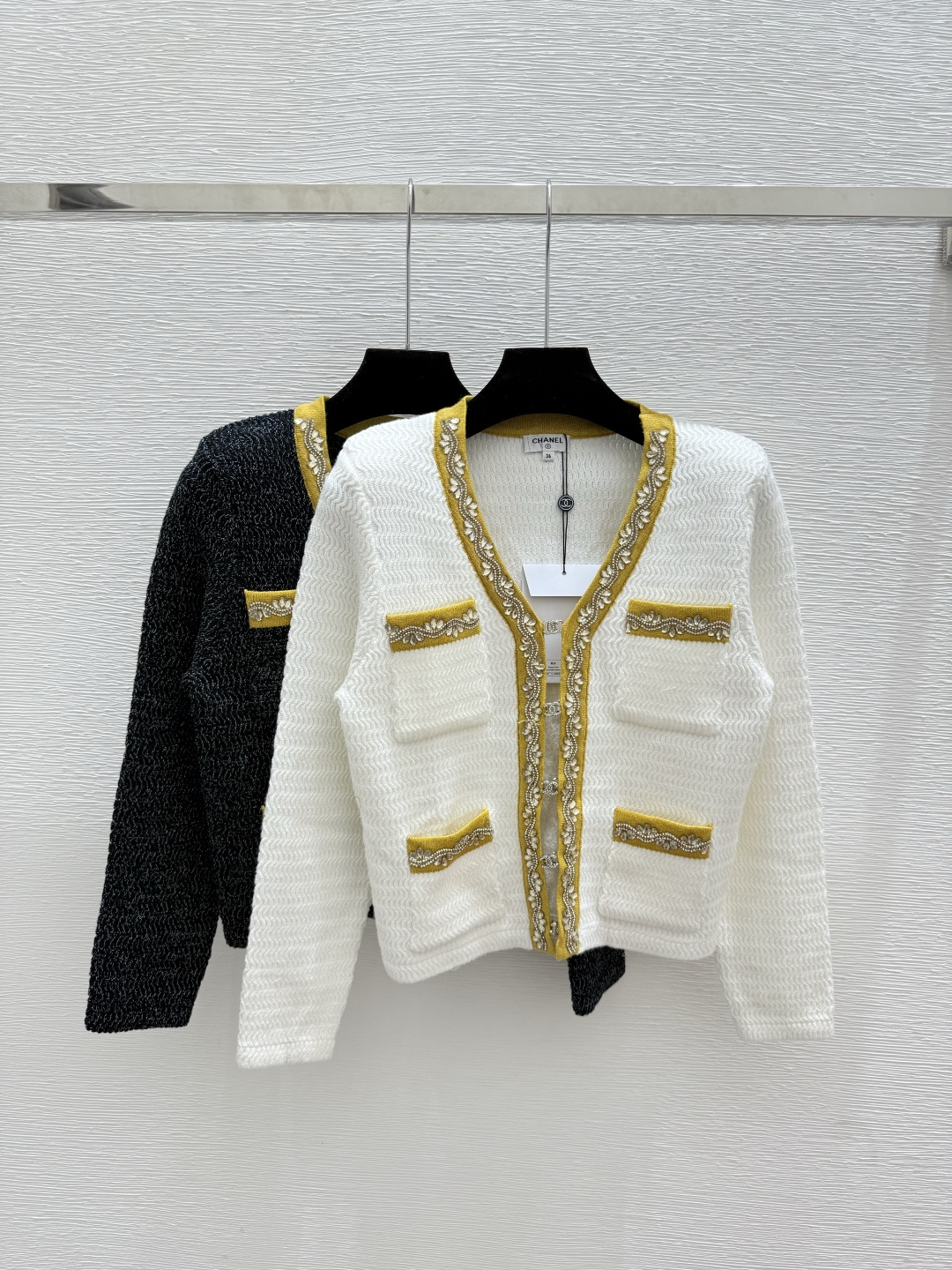 NO:500550,CH Home Early Autumn New Style Diamond V-neck Knitted Long Sleeve Cardigan Color White Black Size 36.38.40, Alexander wang19860909CH家 早秋新款 贴钻V领针织长袖开衫 颜色白色 黑色 尺码36.38.40,,alexander wang,Women's clothing