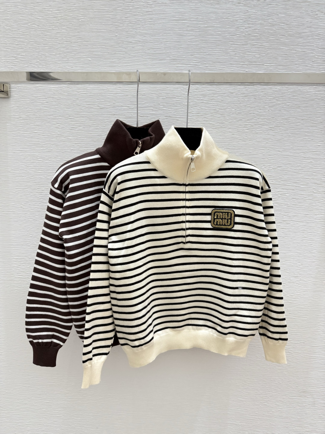 NO:500548,aM Home Early Autumn New Contrast Striped High Neck Knitted Long Sleeve Cardigan Color White Coffee Size 36.38.40, Alexander Wang19860909aM家 早秋新款 撞色条纹高领针织长袖开衫 颜色白色 咖啡 尺码36.38.40,,alexander wang,Women's clothing