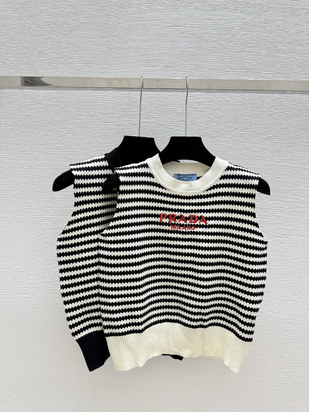 NO:500542,P home new summer style striped round neck knitted vest color white black size 36.38.40, alexander wang19860909P家 夏季新款 条纹圆领针织背心 颜色白色 黑色 尺码36.38.40,,alexander wang,Women's clothing