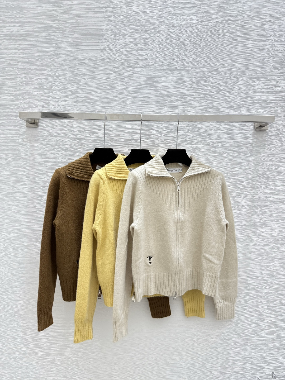 NO:502321,D Home Early Autumn New Style Solid Color Simple Turtle Neck Knitted Long Sleeve Cardigan Color Apricot Yellow Coffee Size 36.38.40, Dior, Alexander wang19860909D家 早秋新款 纯色简约高领针织长袖开衫 颜色杏色 黄色 咖啡 尺码36.38.40,,dior,alexander wang,Women's clothing