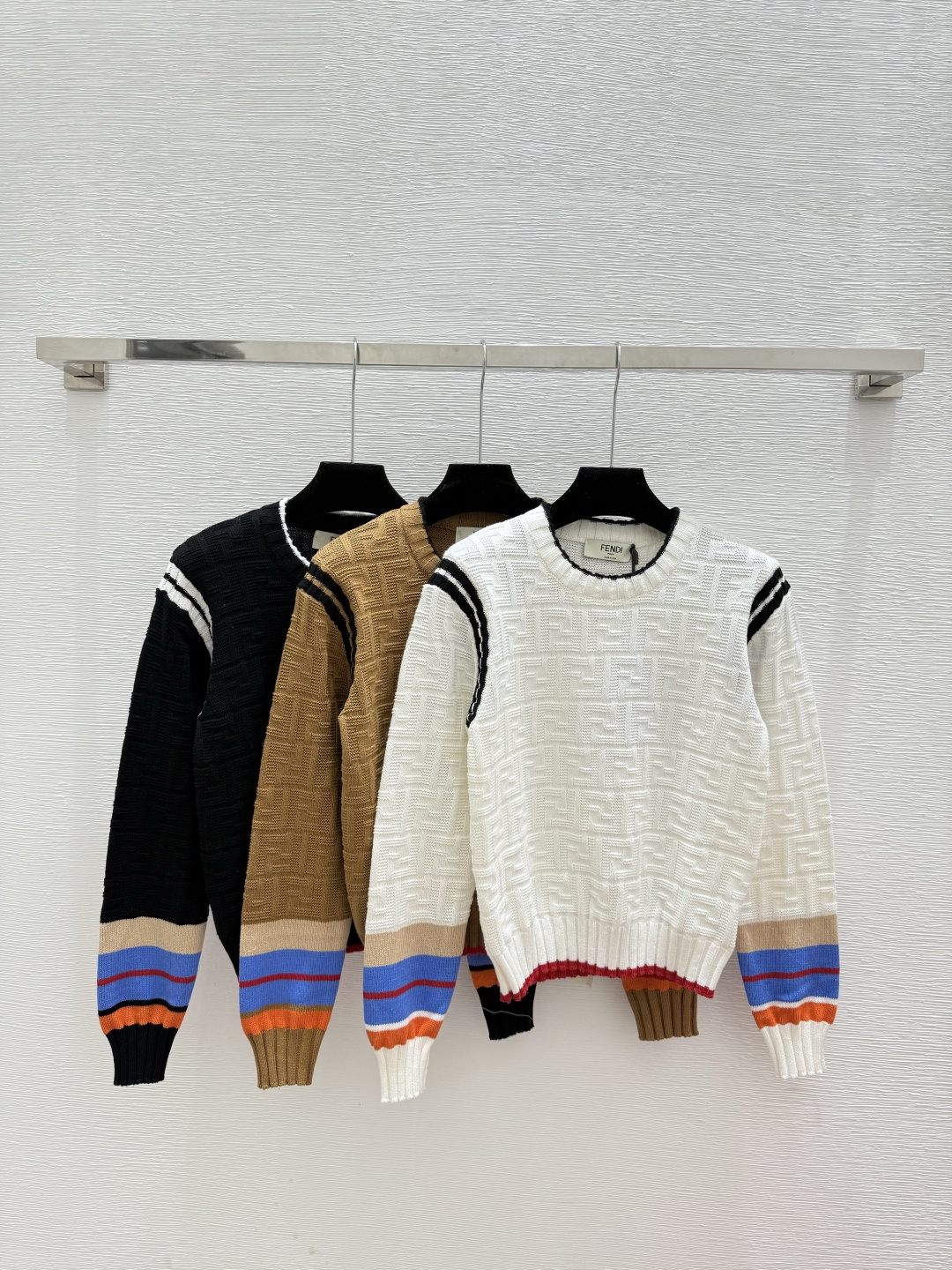 NO:502295,F Home Early Autumn New Style Contrast Three-dimensional Letters Round Neck Knitted Long Sleeve Color White Coffee Black Size 36.38.40, Fendi,alexander wang19860909F家 早秋新款 撞色立体字母圆领针织长袖 颜色白色 咖啡 黑色 尺码36.38.40,,fendi,alexander wang,Women's clothing