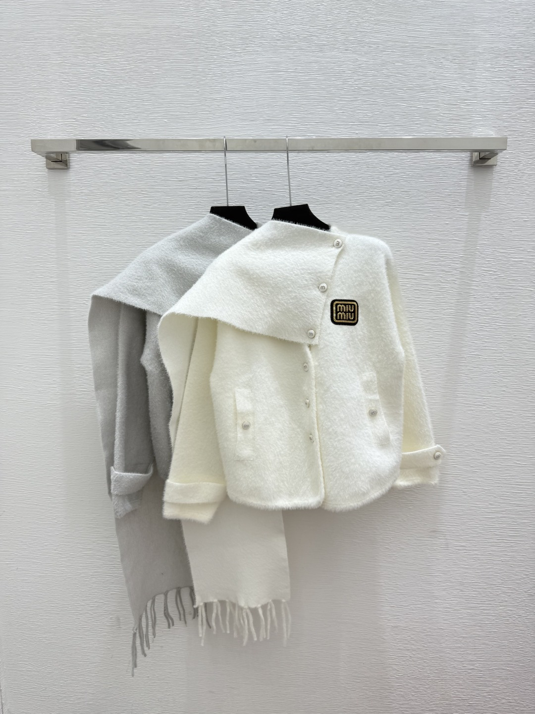 NO:502292,M Home Early Autumn New Style Solid Color Scarf Knitted Long Sleeve Cardigan Color White Gray Size 36.38.40,,alexander wang19860909M家 早秋新款 纯色围巾针织长袖开衫 颜色白色 灰色 尺码36.38.40,,alexander wang,Women's clothing