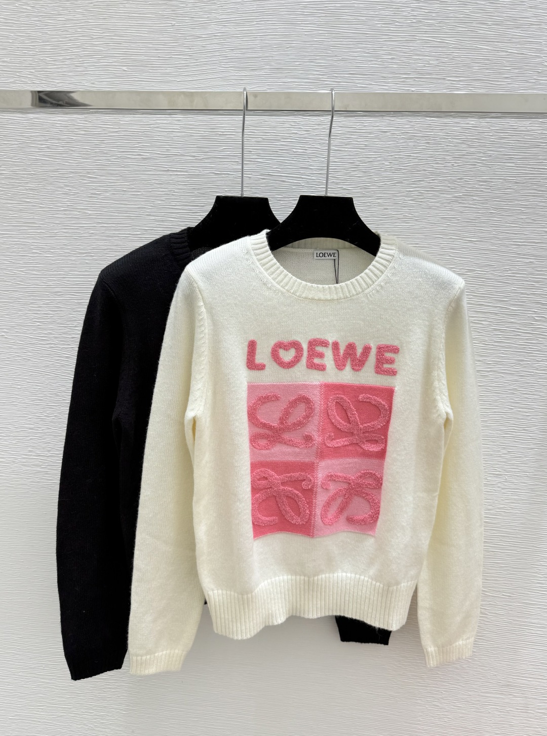 NO:502280,LO Home Early Autumn New Style Color Block Letter Embroidery Round Neck Knitted Long Sleeve Color White Black Size 36.38.40,,alexander wang19860909LO家 早秋新款 拼色字母刺绣圆领针织长袖 颜色白色 黑色 尺码36.38.40,,alexander wang,Women's clothing
