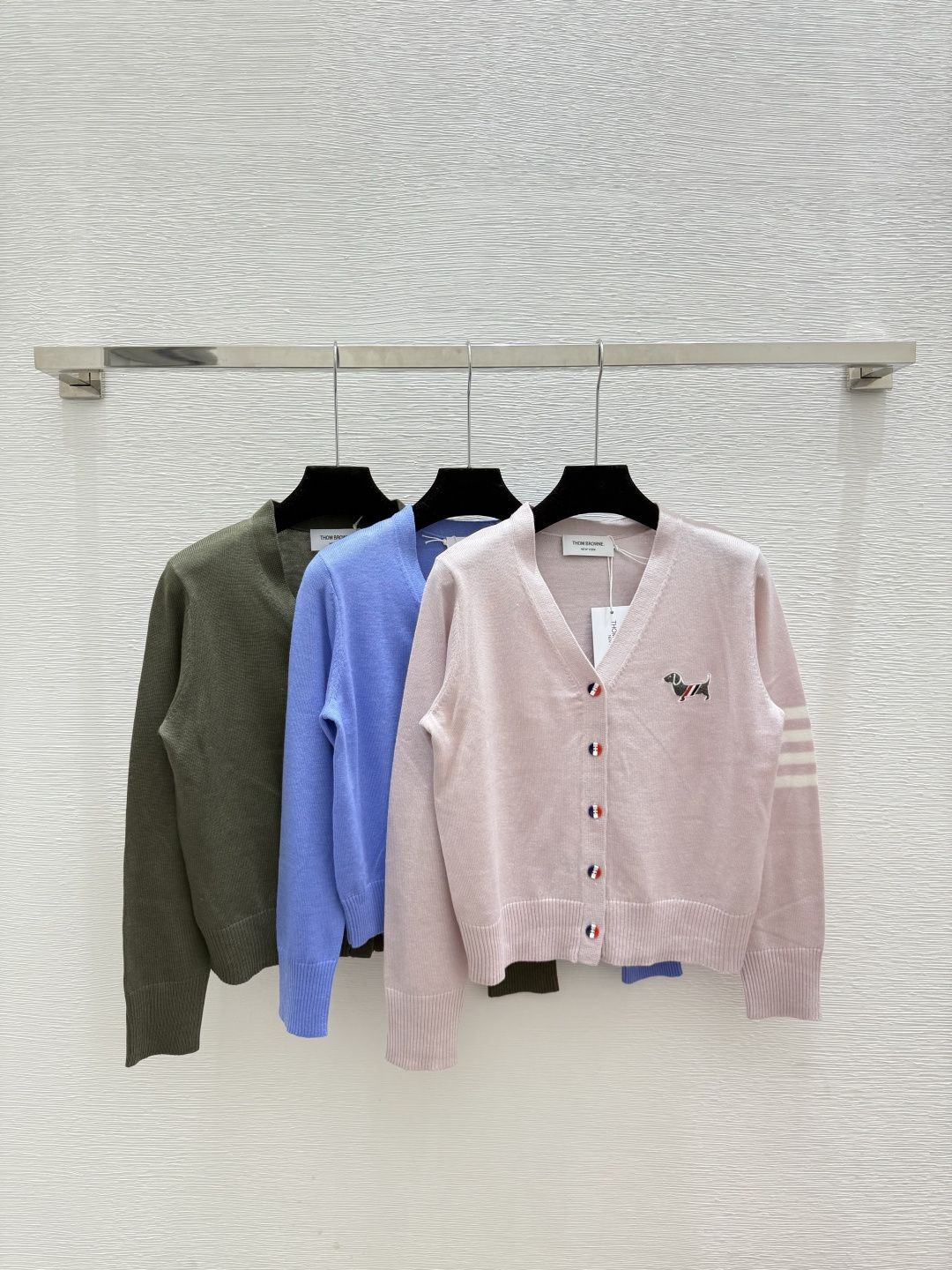 NO:502279,TB Home Early Autumn New Striped V-neck Knitted Long Sleeve Cardigan Color Pink Blue Green Size 36.38.40,,alexander wang19860909TB家 早秋新款 条纹V领针织长袖开衫 颜色粉色 蓝色 绿色 尺码36.38.40,,alexander wang,Women's clothing