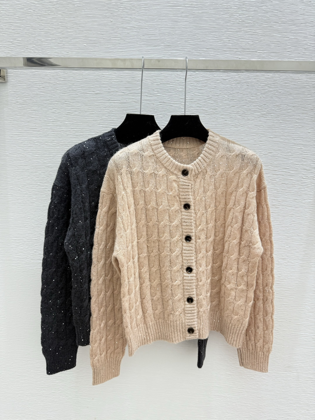 NO:502271,BC Home Early Autumn New Beaded Hollow Round Neck Knitted Long Sleeve Cardigan Color Khaki Gray Size 36.38.40, Chanel, Alexander wang19860909BC家 早秋新款 珠片镂空圆领针织长袖开衫 颜色卡其 灰色 尺码36.38.40,,chanel,alexander wang,Women's clothing